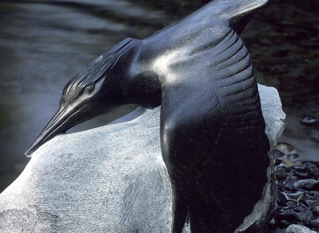 Sculpture of Kingfisher by Tony Angell