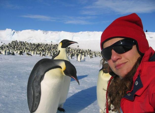 Jessica Meir with penguins