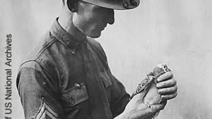 Soldier with carrier pigeon